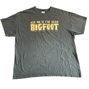Gildan Flip T-Shirt Bigfoot Graphic Men’s size XL